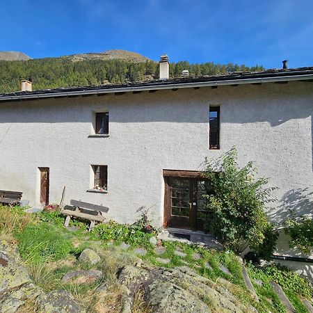 Bourg-Saint-Pierre : Le Cachet D'Antan Apartment Luaran gambar