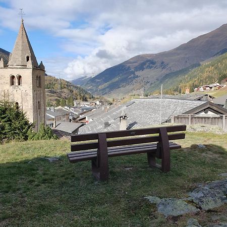 Bourg-Saint-Pierre : Le Cachet D'Antan Apartment Luaran gambar