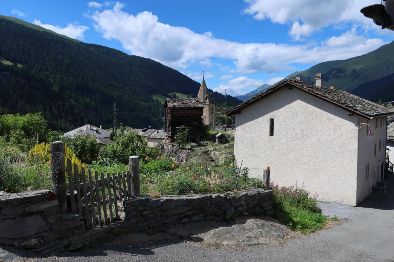 Bourg-Saint-Pierre : Le Cachet D'Antan Apartment Luaran gambar