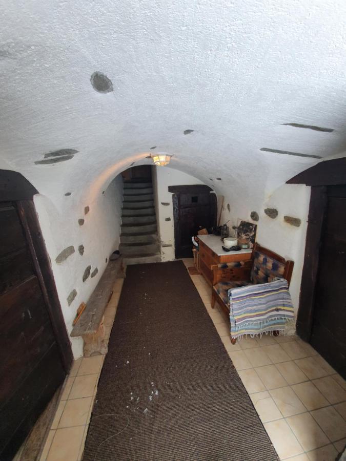 Bourg-Saint-Pierre : Le Cachet D'Antan Apartment Luaran gambar