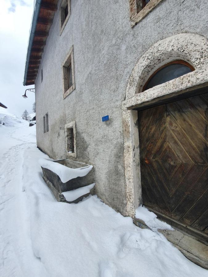 Bourg-Saint-Pierre : Le Cachet D'Antan Apartment Luaran gambar
