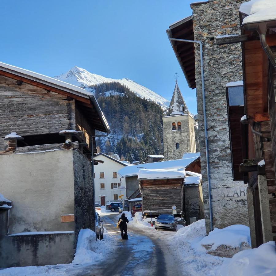 Bourg-Saint-Pierre : Le Cachet D'Antan Apartment Luaran gambar