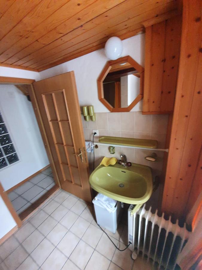 Bourg-Saint-Pierre : Le Cachet D'Antan Apartment Luaran gambar