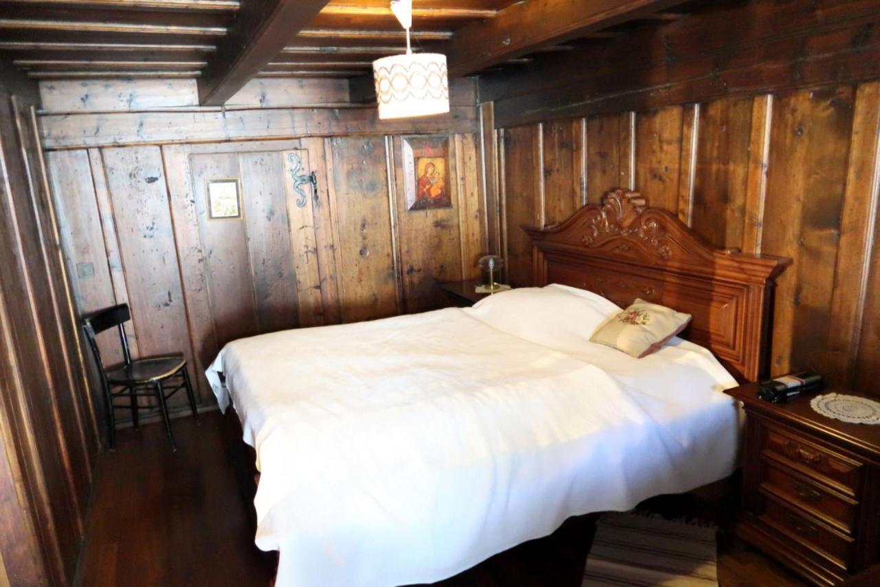 Bourg-Saint-Pierre : Le Cachet D'Antan Apartment Luaran gambar